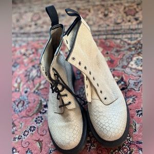 Doc Dr Martens Off-White Snake Skin Embossed Leather Boots US 10 one shoelace